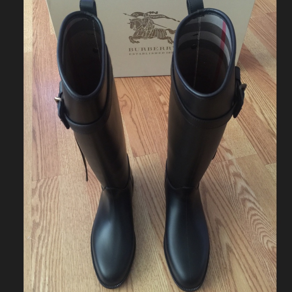 100% Authentic Burberry boots💥PRICE DROP💥